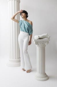 Pantaloni 'Cassiopeia' albi evazați - Img 1