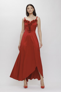 Rochie 'Liv' lungă roșie cu trandafiri 3D - Img 2