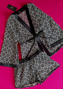 Set blazer și pantaloni scurți alb negru cu broderie - Img 1