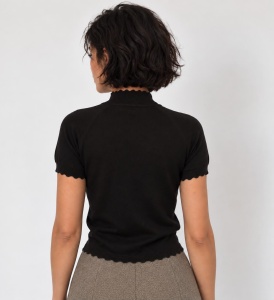 Bluză din tricot neagră cu guler înalt cu finisaje - Img 4