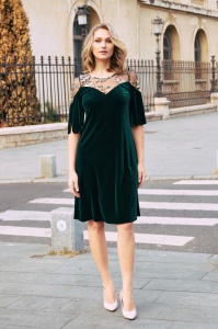 Rochie 'Catherine' din catifea verde cu platcă din dantelă