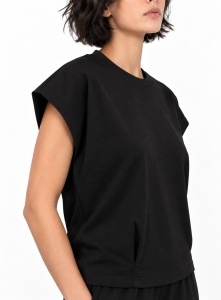 Top negru din tricot cu mâneci ample
