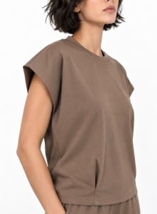 Top mocha deschis din tricot cu mâneci scurte ample