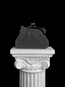 Clutch negru cu ștrasuri și toartă detașabilă