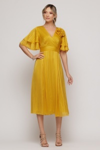 Rochie 'Leea' galbenă din voal plisat și floare decorativă