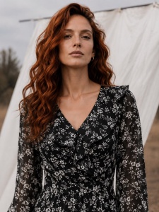 Rochie midi din voal cu imprimeu floral alb-negru și volane