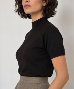 Bluză din tricot neagră cu guler înalt cu finisaje - Img 2