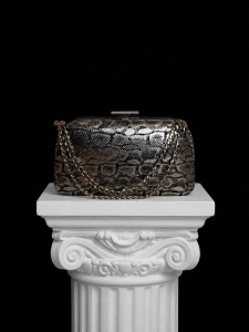 Clutch metalizat texturat cu lanț detașabil