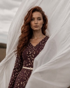 Rochie midi grena cu imprimeu abstract și curea detașabilă - Img 2