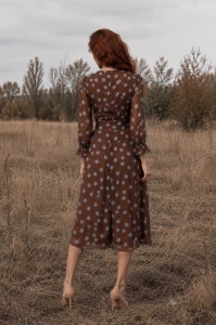 Rochie midi maro din voal cu fir irizant si buline bleu - Img 3