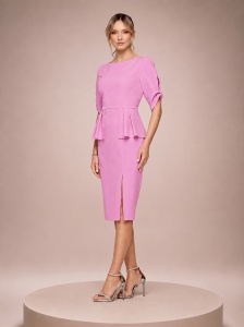 Rochie 'Sia' roz pastel cu peplum și mâneci cu decupaj