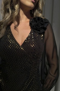 Bluză 'Kayla' cu aplicații aurii și accesoriu floare - Img 5