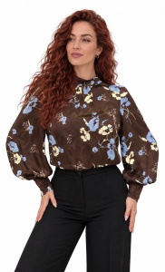 Bluză maro din vascoza cu imprimeu floral bleu și elastic în talie