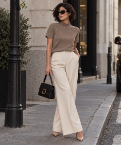 Bluză din tricot maro taupe deschis cu guler înalt cu finisaje - Img 2