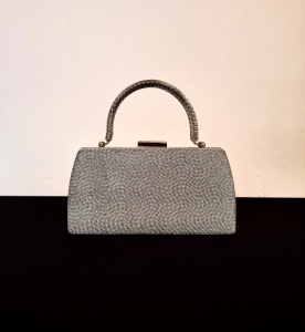 Clutch argintiu elegant cu toartă