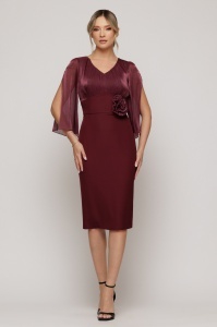 Rochie 'Irene' burgundy cu mâneci tip capă și floare în talie - Img 3