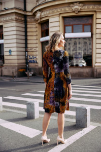 Rochie 'Solange' din jerse texturat multicolor - Img 3