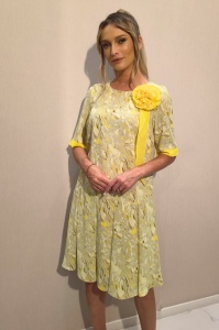 Rochie 'Amelie' cu imprimeu vibrant și floare detașabilă - Img 1