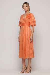 Rochie 'Leea' orange plisată cu mâneci vaporoase și floare decorativă - Img 3