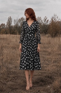 Rochie midi din voal negru cu buline ecru și decolteu petrecut