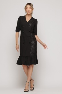 Rochie neagră tip sacou cu inserție laterală texturată