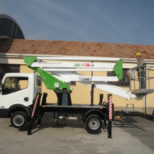 Nacela cu brat telescopic dublu articulat montata pe autosasiu COMET Euro Sky 21/2/9 HQ-H+H H 21m L 9m 260KG