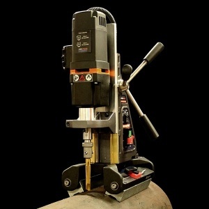 Masina gaurit cu talpa magnetica 12-60mm prindere pe teava VersaDrive® 850060-T-230EU Holemaker Technology - Img 2