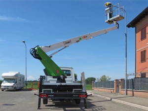 Nacela cu brat telescopic articulat montata pe autosasiu COMET Eurosfilo 14/2/9 HQ H 14m L 9m 200KG