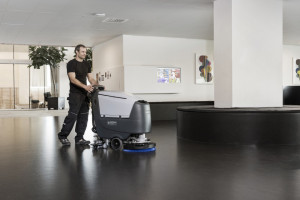 Masina de frecat aspirat podele Nilfisk SC 500 B Full package