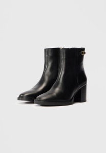 Tommy Hilfiger Botine Femei