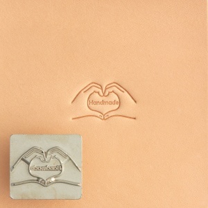 Cap de stanta de embosare 3D Craftool, model maini in forma de inima, facut manual (Handmade Heart Hands) - Tandy Leather 8471-00