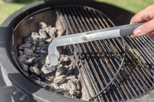 Cleste cu maner din cauciuc pentru gratar/carbuni. SNS GRILLS - Img 4