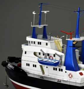 Navomodel Tugboat Atlantic, scara 1:50 Kit model de nava din lemn si ABS navigabil (compatibil R/C) - Artesania Latina - Img 7
