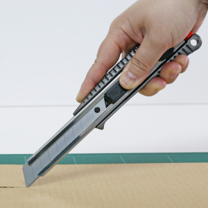 SL-700GP Cutter metalic siguranta/ retractabil 18 mm, NT Cutter - Img 8