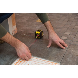 Stanley STHT77502-1, nivela laser cross 90, cu linie in cruce + un fascicul 90 grade, lumina rosie, auto-nivelare, prindere cu clema, QuickLink, raza actiune 12m, include 2 baterii AA, clema si husa - Img 11