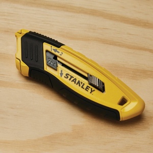 Stanley STHT10432-0, Cutter compact cu lama retractabila, 135mm + o lama trapezoidala 62mm - Img 5