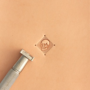 Stanta Craftool craniu cu raze (Rays Skull) - Tandy Leather 6381-00