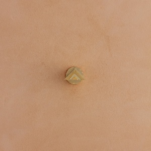 Stanta de margini embosare din alama, model triunghi aztec (Aztec Triangle) - Tandy Leather 8900-45 - Img 3