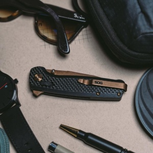 Cutit pliabil SOG Terminus XR LTE Carbon Rose Gold TM1043-BX, lama Drop Point CPM S35VN TiNi Rose Gold, XR Lock, Flipper, maner Carbon Fiber, EDC Premium - Img 8