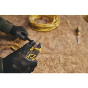 Stanley STHT10432-0, Cutter compact cu lama retractabila, 135mm + o lama trapezoidala 62mm - Img 7