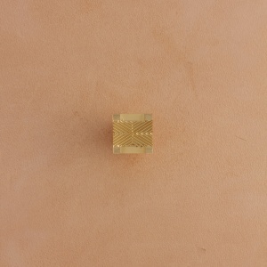 Stanta de embosare din alama, model impletitura lattice cu linii (Lined Lattice Weave) - Tandy Leather 8900-44 - Img 3