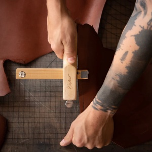 Taietor profesional de fasii si curele Craftool® Strap Cutter | Tandy Leather SUA - Img 11