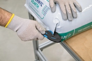 Cutter de siguranta Martor Secumax Easysafe 121001 cu lama industriala nr. 45