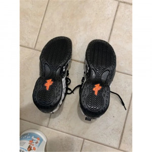 Vopsea acrilica neagra pentru talpi si tocuri Angelus Walk On Black, 60 ml - Img 2