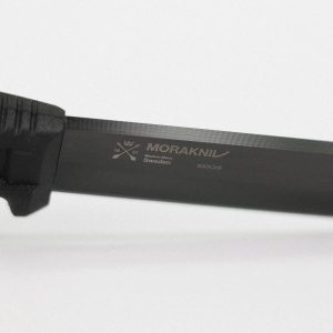 Morakniv Morkret Black Blade (C) – Cutit Survival Full-Tang Carbon 100Cr6 DLC 57.5 HRC Teaca Click-On MOLLE - Img 6