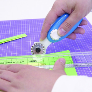 WA-2P Cutter rotativ cu lama taiere ondulata 28mm, NT Cutter - Img 2