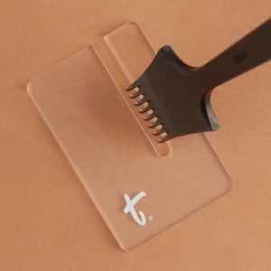 Sablon acrilic ghidaj pentru dalti de cusut (Chisel Jig) - Tandy Leather 3624-00