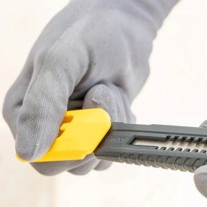Stanley 1-10-151, Cutter cu lama segmentata si blocare prin glisare, 165mm + o lama segmantata 18mm - Img 3