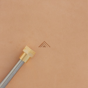 Stanta de margini embosare din alama, model triunghi aztec (Aztec Triangle) - Tandy Leather 8900-45