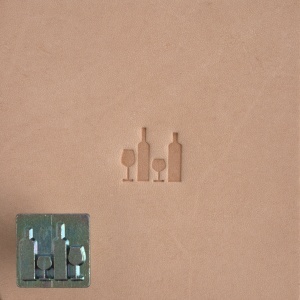 Cap de stanta de embosare 2D Craftool Mini, model pahare si sticla de vin (Wine 2) - Tandy Leather 8859-00